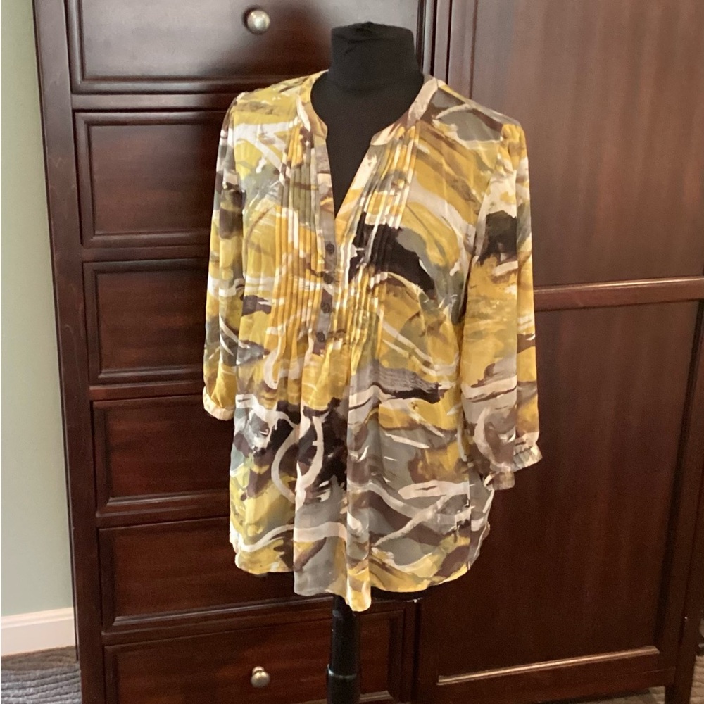 Nicole Miller Abstract Print flowy sheer pop over blouse. EUC